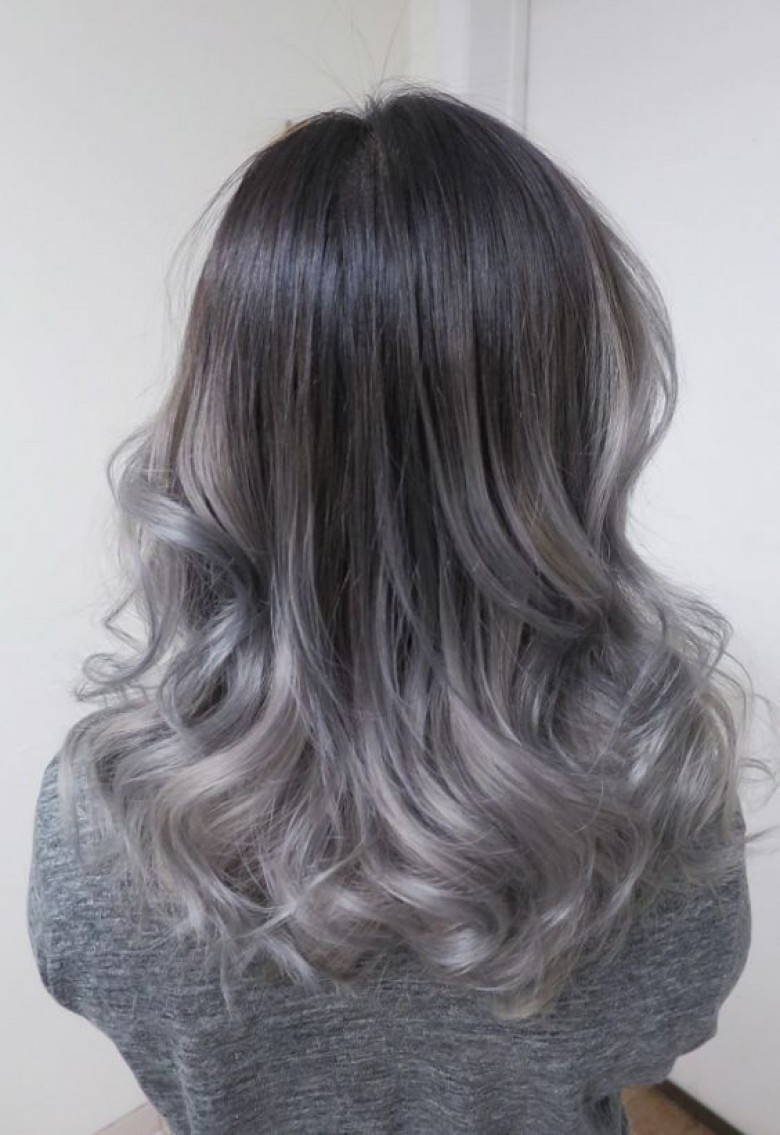 couleur cheveux gris acier  Cheveux gris foncé, Cheveux, Cheveux gris