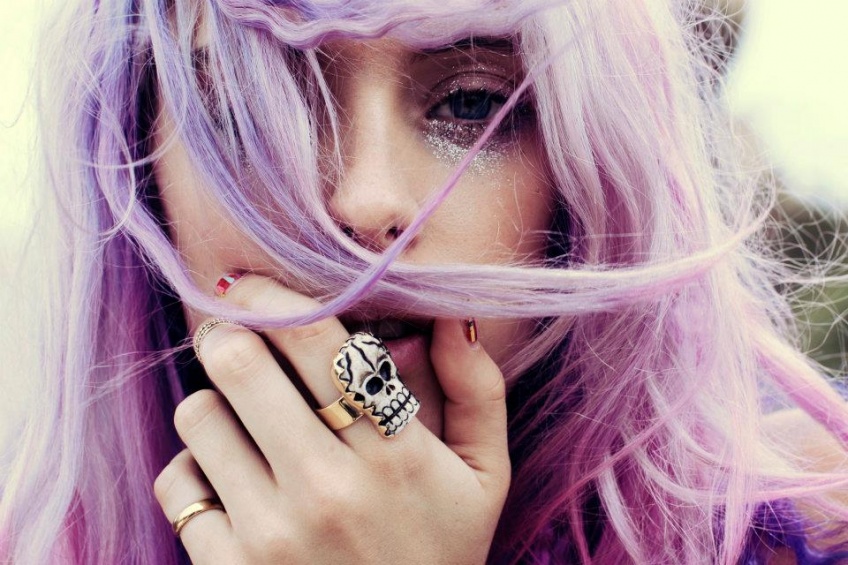 10 sublimes façons de porter le vernis à ongles violet