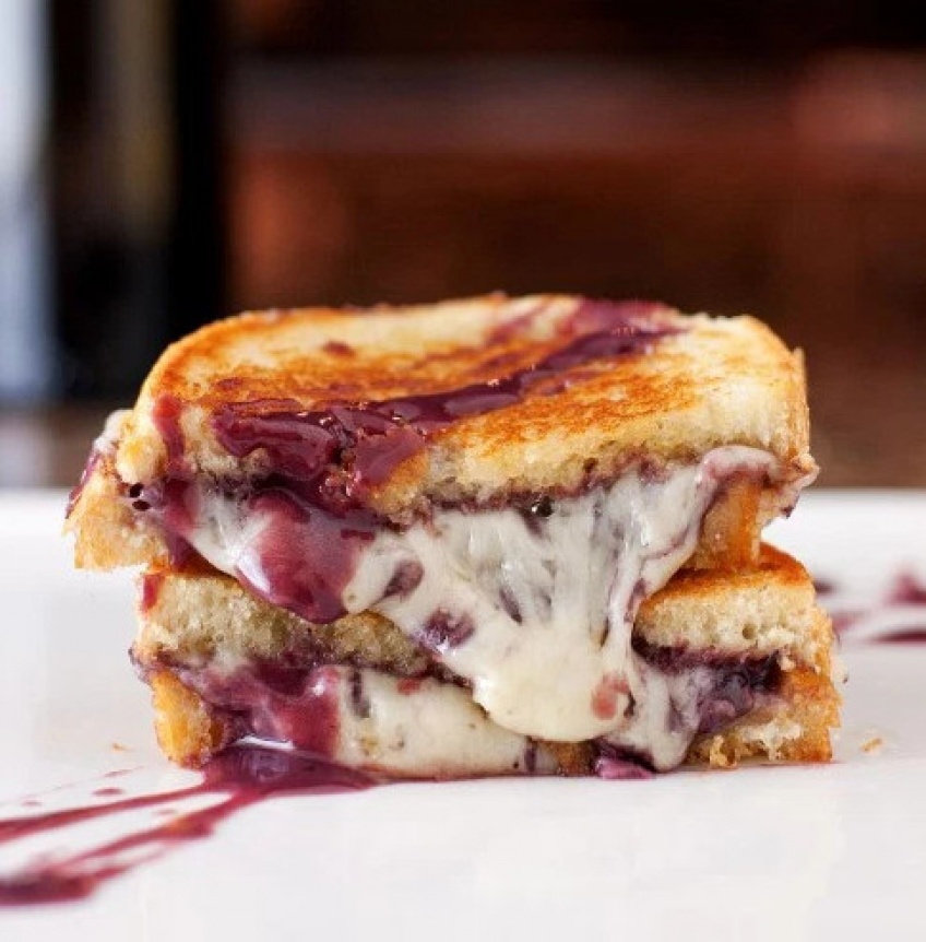 Savourez un croc fromage au vin rouge pour un plaisir hivernal au goût intense !
