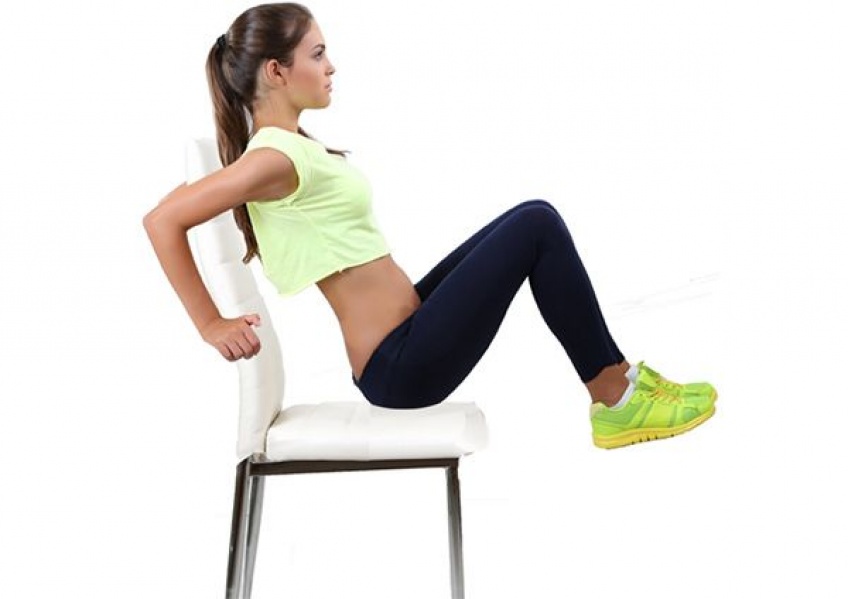 5 exercices sur une chaise pour enlever la graisse du ventre