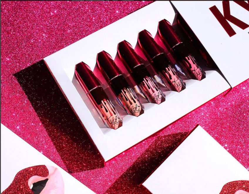 Kylie Jenner dévoile sa collection make-up pour la Saint-Valentin