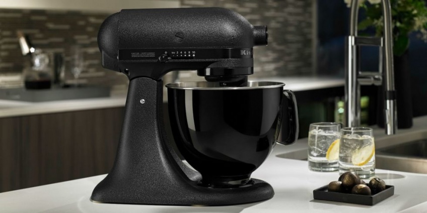 KitchenAid lance son nouveau robot-mixeur All Black !