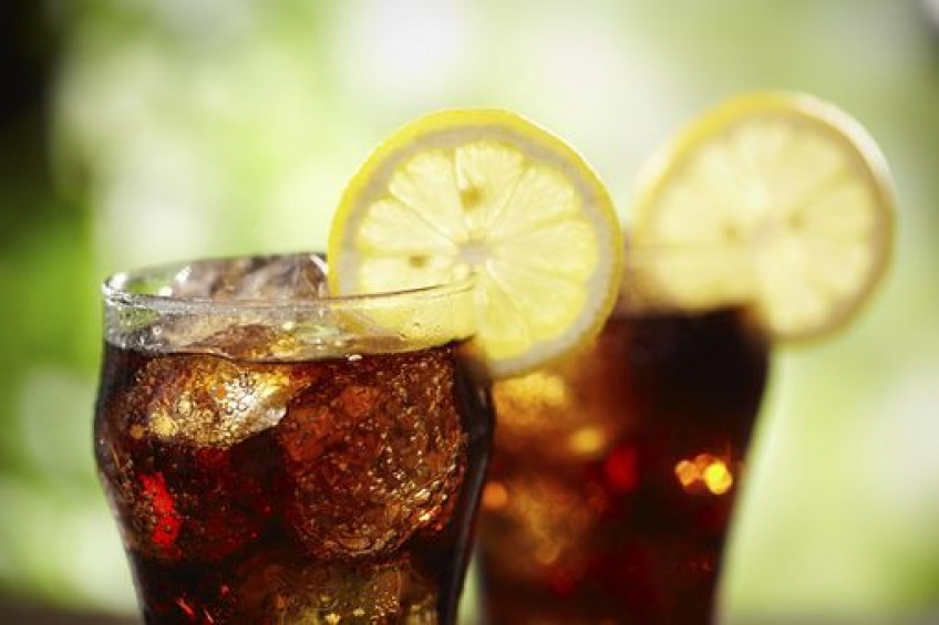 Alerte : Boire des sodas light augmenterait le risque d'attaques cardiaques et de démences