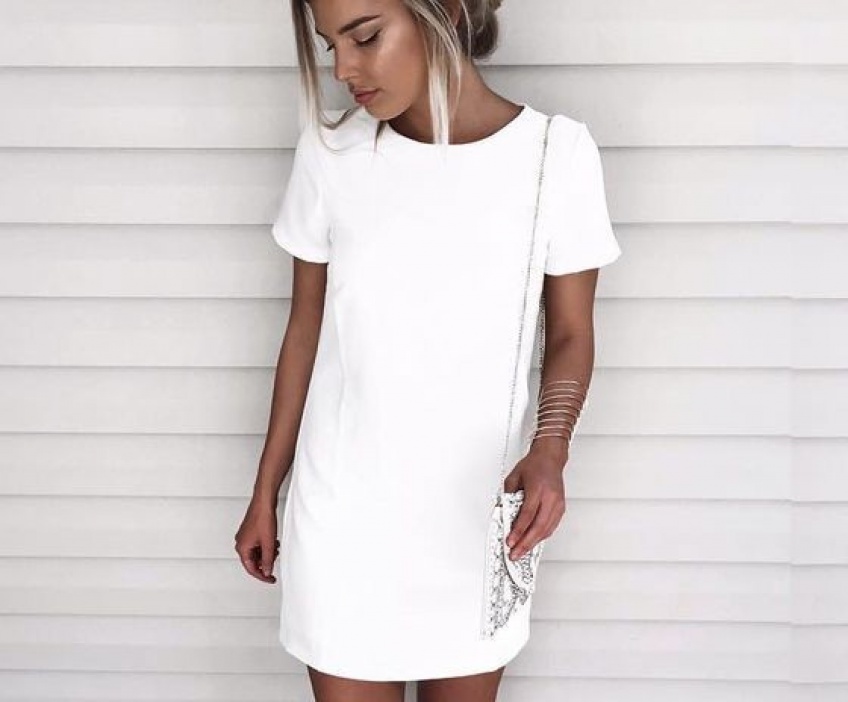 30 robes blanches pour mettre en valeur votre bronzage