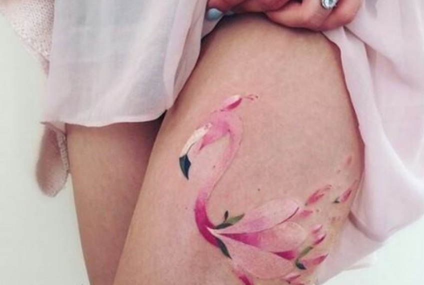 ALERTE : 20 inspirations de tatouages couleur rose pour se distinguer
