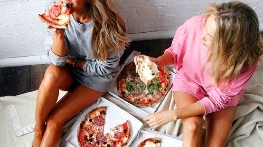 Selon une sérieuse étude, la pizza passe avant l'amitié !