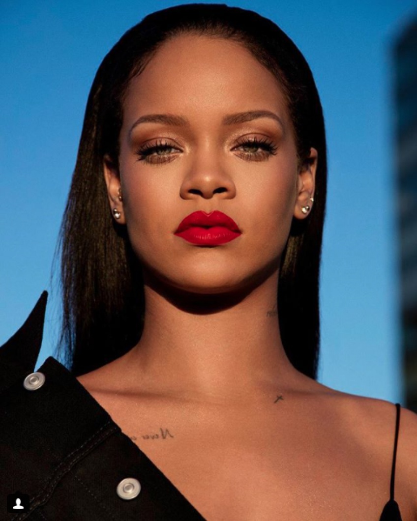 Alerte : on craque pour le nouveau rouge à lèvres de Rihanna