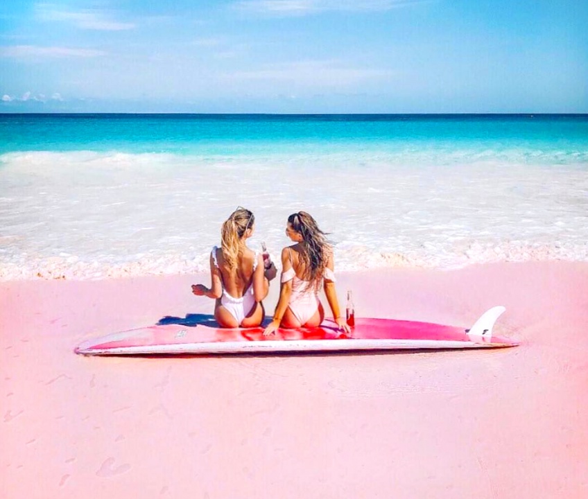 Cette plage rose poudré est à faire entrer d'URGENCE dans votre Bucket list !
