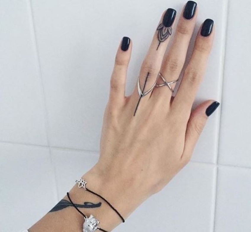 Ring Tattoos : 20 inspi canon pour remplacer nos bagues