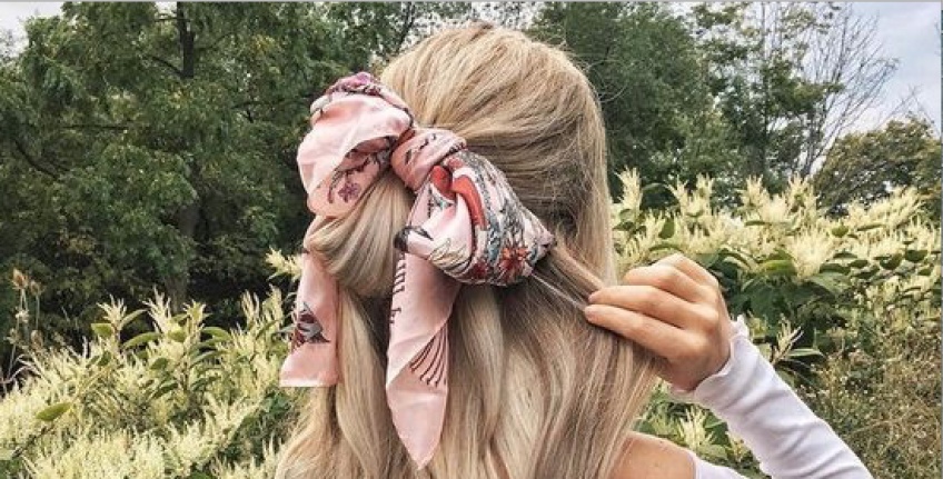 Le foulard, l'accessoire pour les cheveux tendance a marqué cet été !