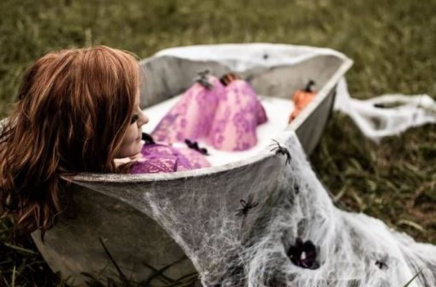 Des photos de maternité sur le thème d’Halloween font sensation sur la toile !