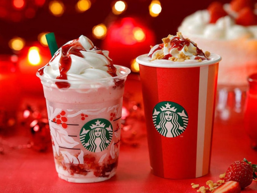 Starbucks a dévoilé un nouveau frappucino goût bûche de Noël à la fraise