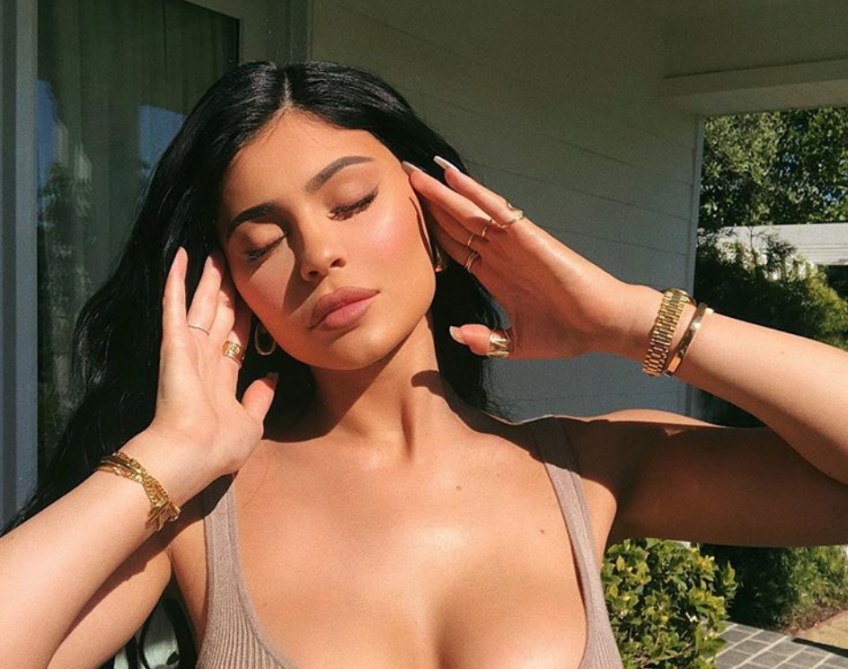 Kylie Jenner répond aux accusations sur la chirurgie esthétique !