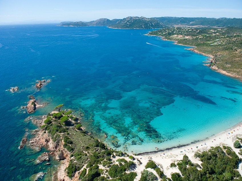 Direction la Corse pour visiter la plus belle plage de France !
