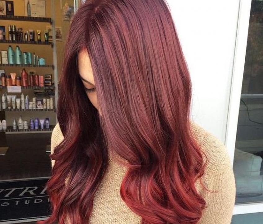Burgundy Hair : la preuve par 20 qu'il s'agit de la coloration de l'été !
