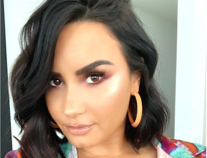 Demi Lovato opte pour une nouvelle coloration vert néon à la rentrée !