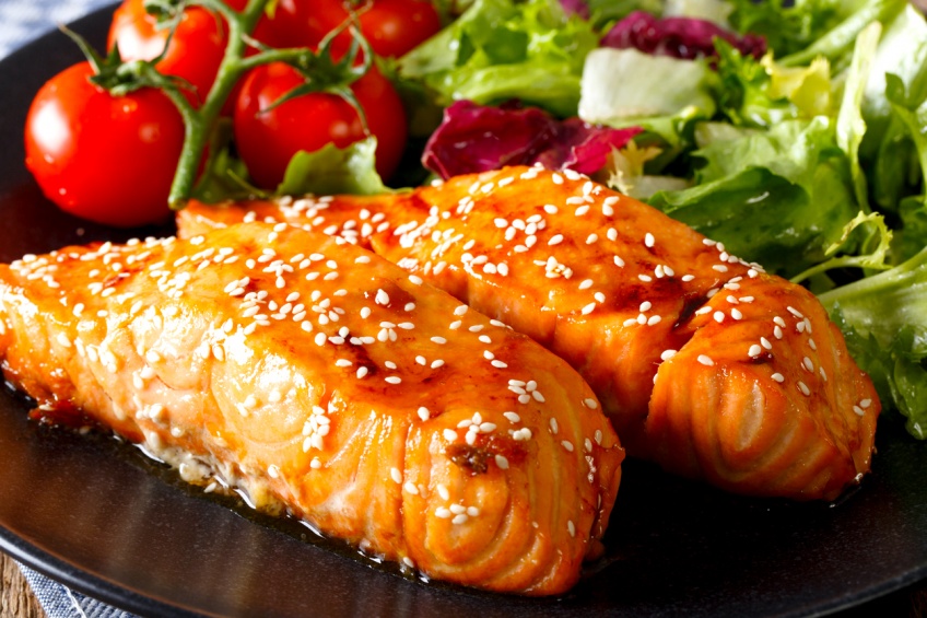 Mercredi bon appétit #15 : Le saumon rôti caramélisé à la sauce soja et aux graines de sésame