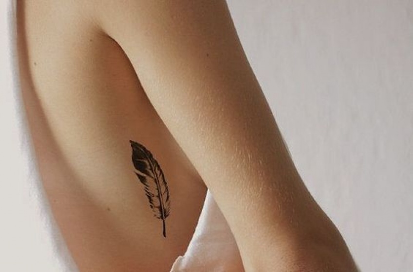 Le tatouage plume : la tendance qu'on n’a pas vue venir !