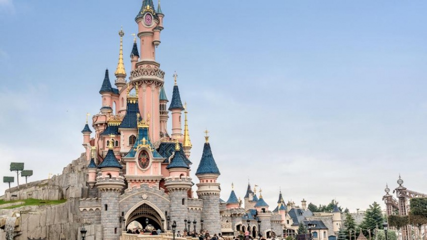 Les parcs Disneyland ne rouvriront probablement pas leurs portes avant 2021 !
