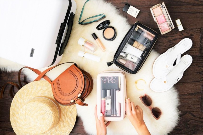 On met quoi dans notre valise ? Voici les 20 produits soldés Sephora à absolument emmener cet été !
