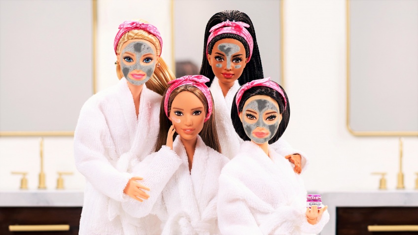 On en rêvait : Barbie lance une collaboration skincare avec GlamGlow !
