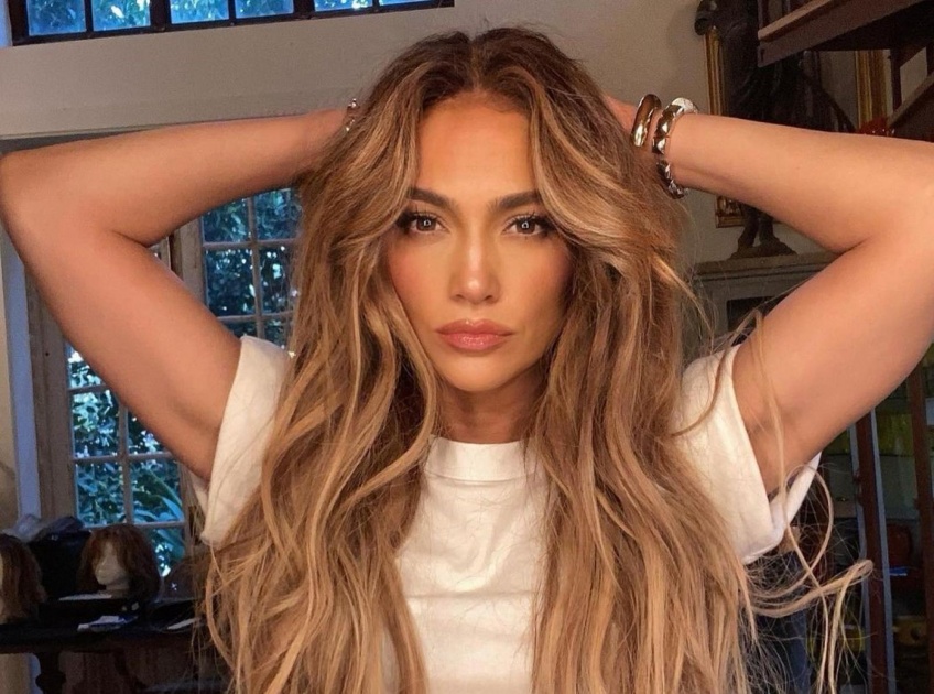 Jennifer Lopez révèle la véritable nature de ses cheveux !