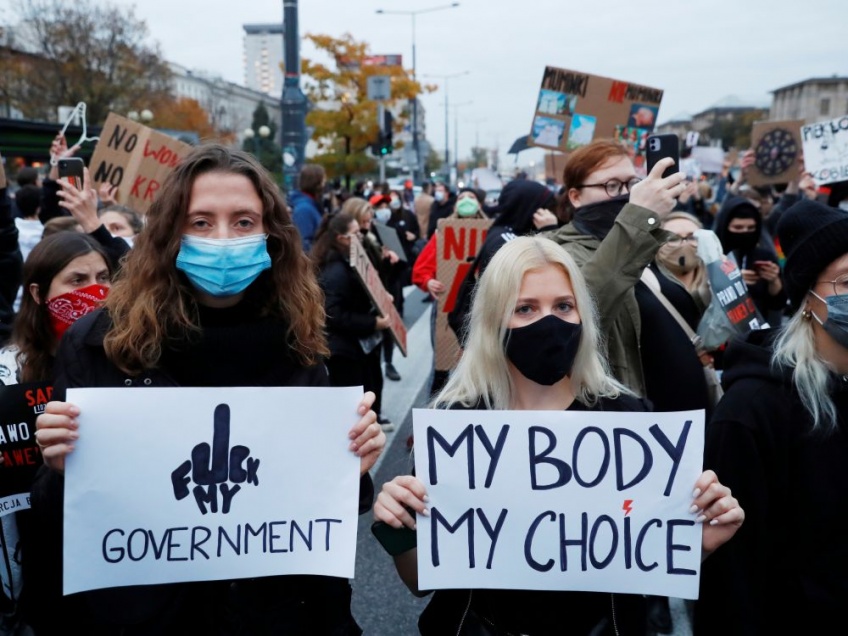 Un collectif de 343 femmes demande un allongement du délai légal de recours à l'IVG