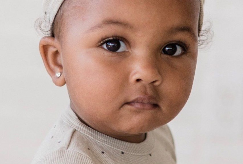 Pourquoi est-il préférable de ne pas percer les oreilles des bébés ?