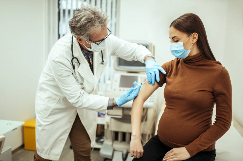 Covid-19 : La vaccination possible pour les femmes enceintes dès le premier mois de grossesse