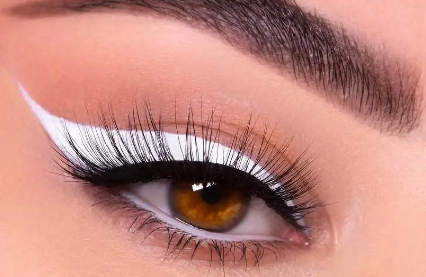 5 façons de s'approprier la tendance de l'eye-liner blanc