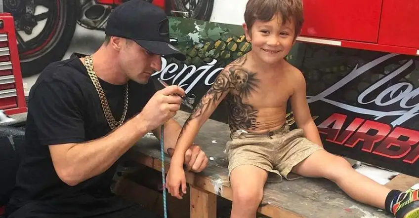 Cet artiste propose des tatouages éphémères aux enfants malades !