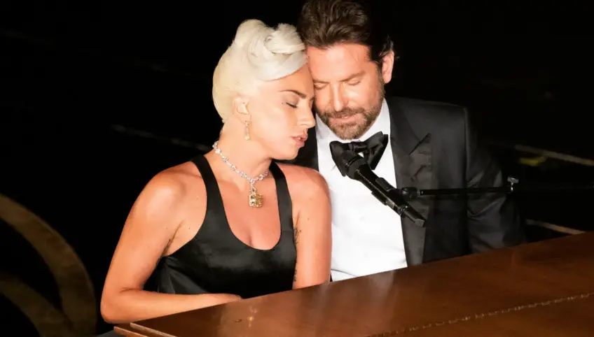 Bradley Cooper répond à la rumeur d'une histoire d'amour avec Lady Gaga