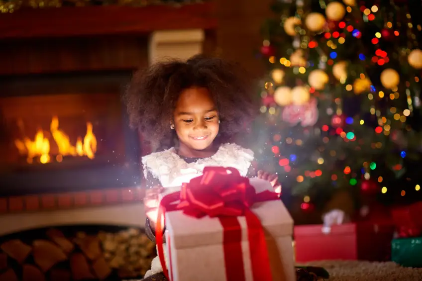 La règle des 4 cadeaux séduit de plus en plus de parents à Noël