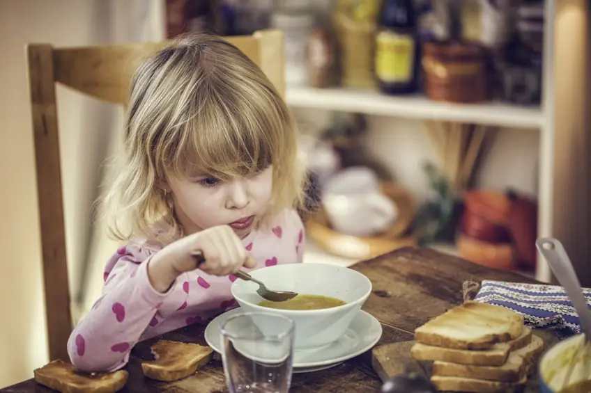 On a trouvé le moyen infaillible pour faire manger de la soupe à vos enfants !