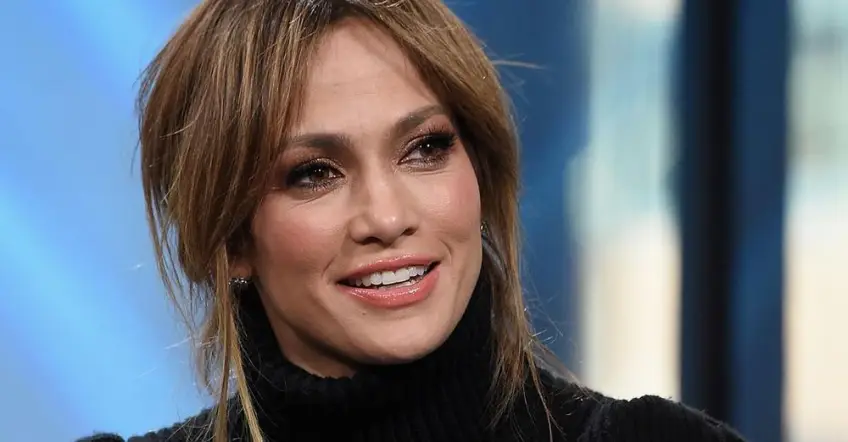 Jennifer Lopez accusée d'avoir fait du Botox, elle se défend