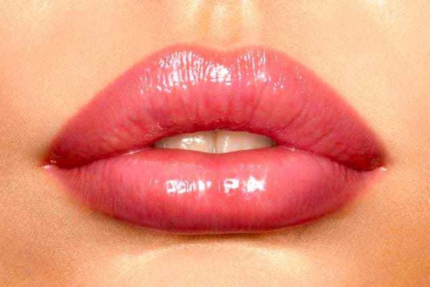 5 choses à ne pas faire quand on a les lèvres gercées