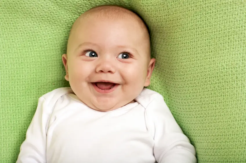 D'après une enquête, les bébés seraient capables de comprendre l'humour très tôt !