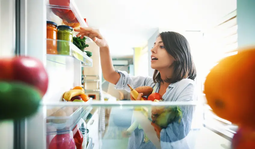 Grâce à cette habitude, vous allez réaliser des économies sur la consommation de votre frigo !