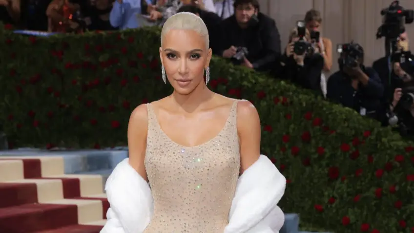 Une photo dévoile la robe de Kim Kardashian pour le Met Gala abimée