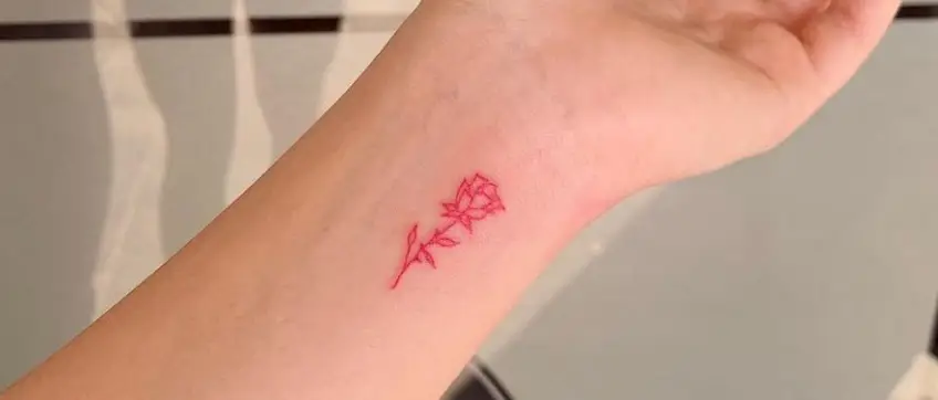 20 tatouages de roses que nous ne pouvons pas arrêter de regarder !