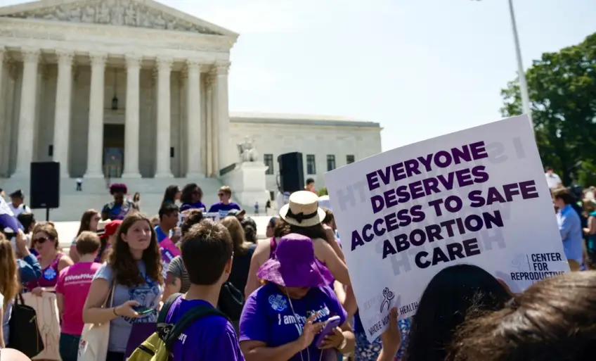 Les femmes afro-américaines, les grandes perdantes de la suppression de l'accès à l'avortement ?
