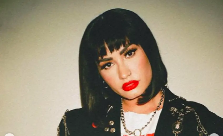 Demi Lovato revient au pronom 'elle' pour se définir
