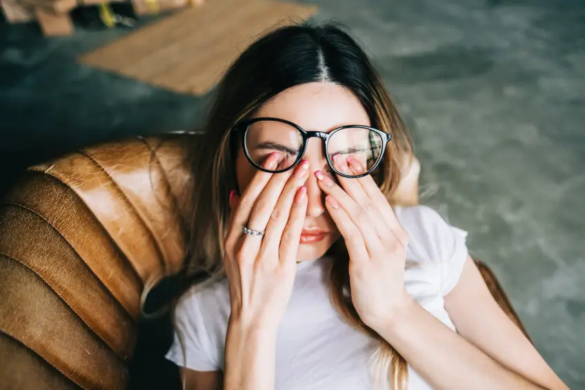 Les femmes sont plus sujettes aux migraines que les hommes et voici pourquoi