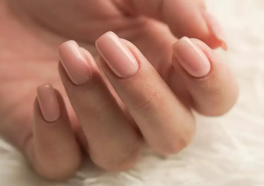 Nail Slugging : la nouvelle manucure qui prend soin de vos ongles !