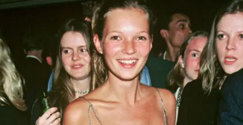 Histoire d'une robe : la naked dress de Kate Moss