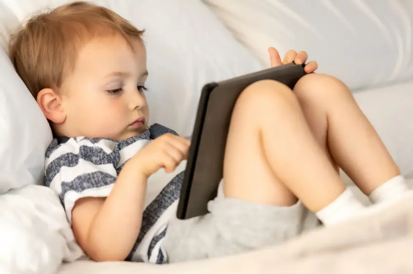 Les écrans sont-ils réellement néfastes pour les jeunes enfants ?