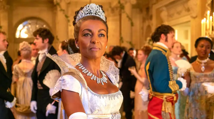 Bridgerton : une photo de la nouvelle série Netflix consacrée à la Reine Charlotte, dévoilée !