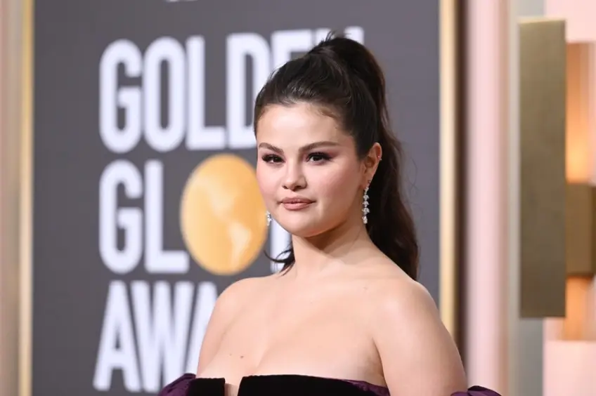 Selena Gomez répond aux critiques sur son corps aux Golden Globes 2023 !