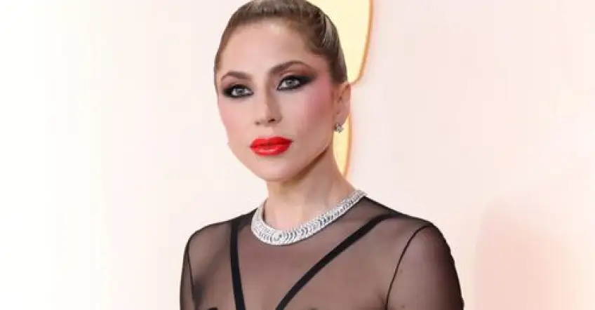 Lady Gaga sublime sans maquillage pour sa prestation aux Oscars 2023