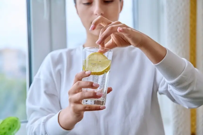 Est-ce que boire de l'eau citronnée est réellement bon pour la santé ? Voici les bienfaits